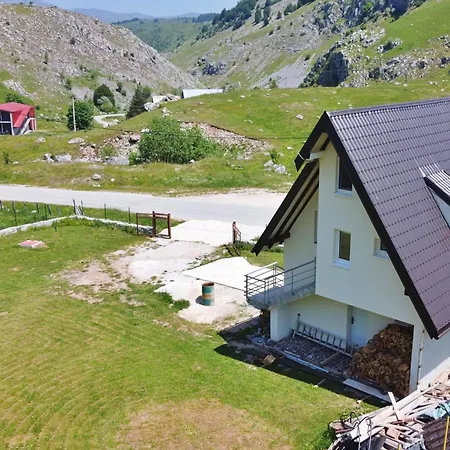 Planinska Kuca Kosutic * Tusila